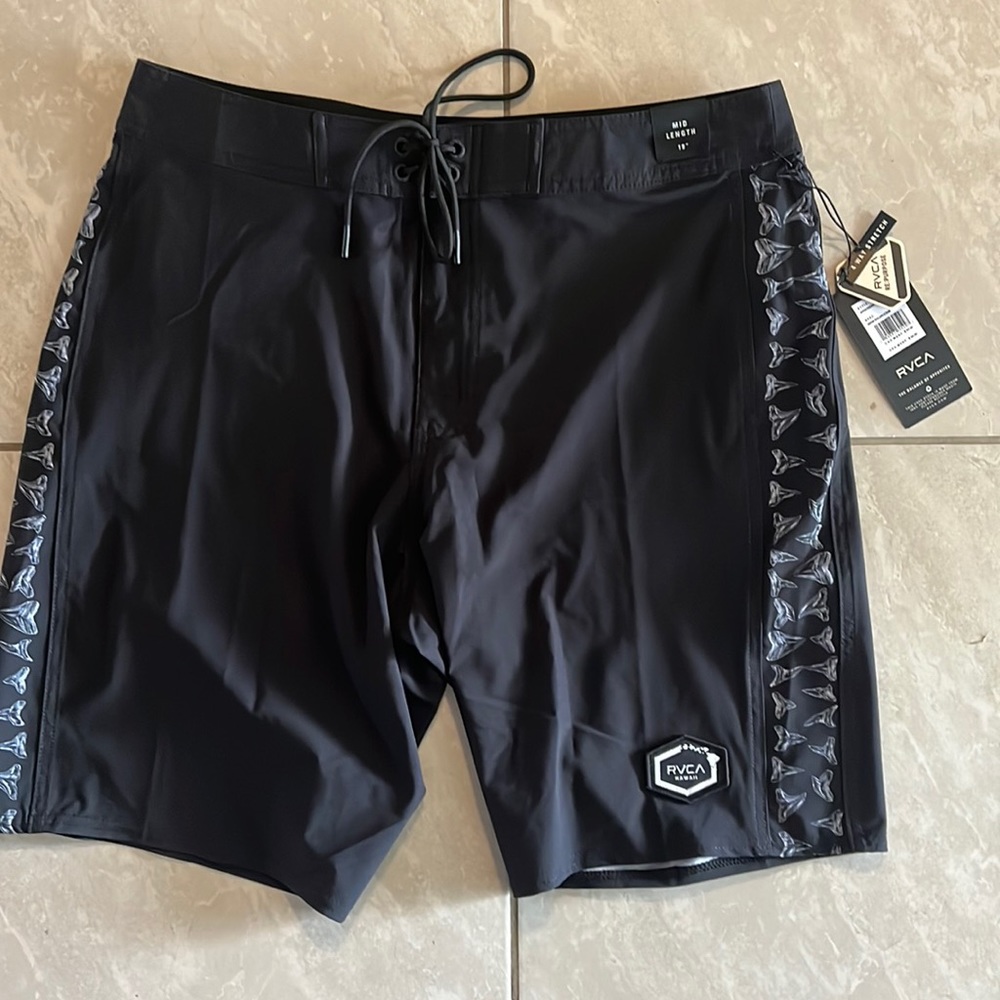 RVCA - Hawaii Horton Apex 19” Elastic Boardshorts